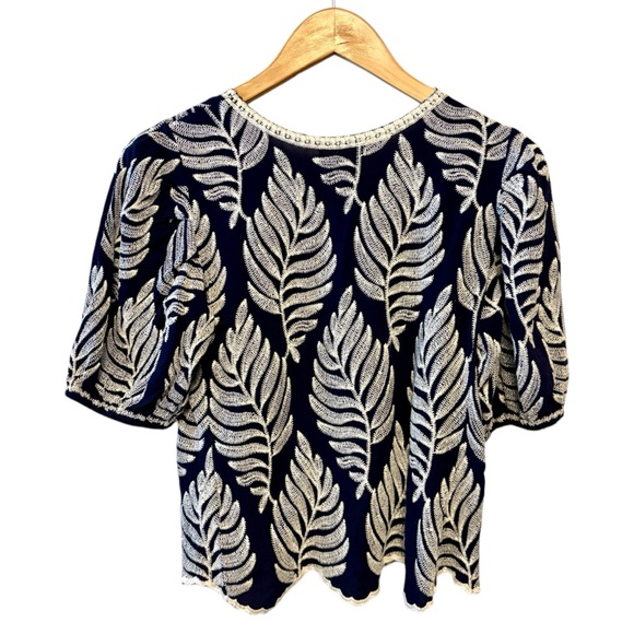 Solitaire Fern Print, Puff Sleeve, Black & White Top, Womens size small - Picture 12 of 13